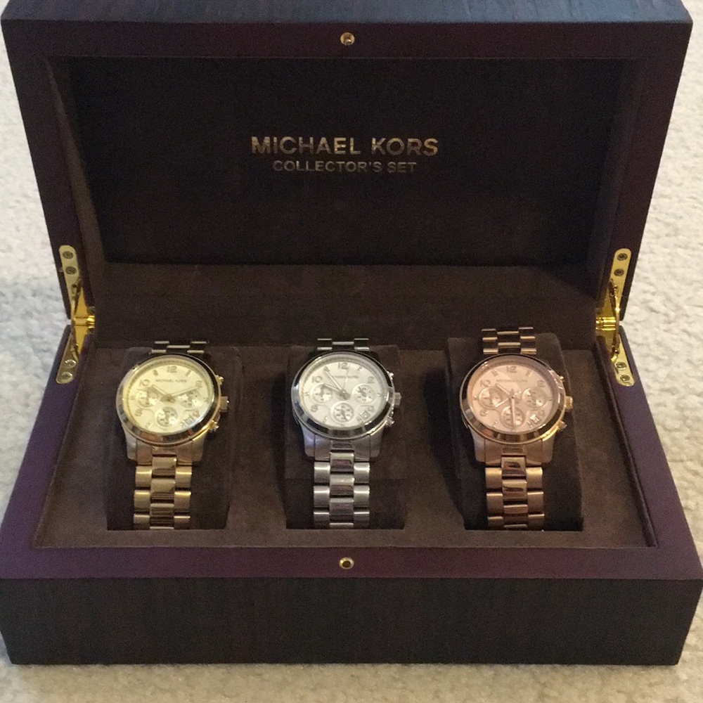 Michael kors watch set.